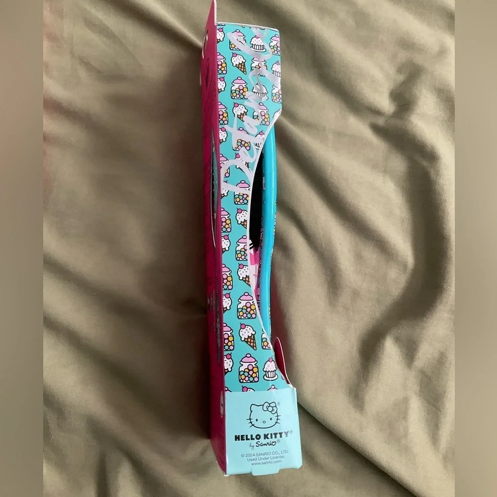 Hello Kitty Wet Brush‎ Detangler and Dermaplane & Scupt Razors